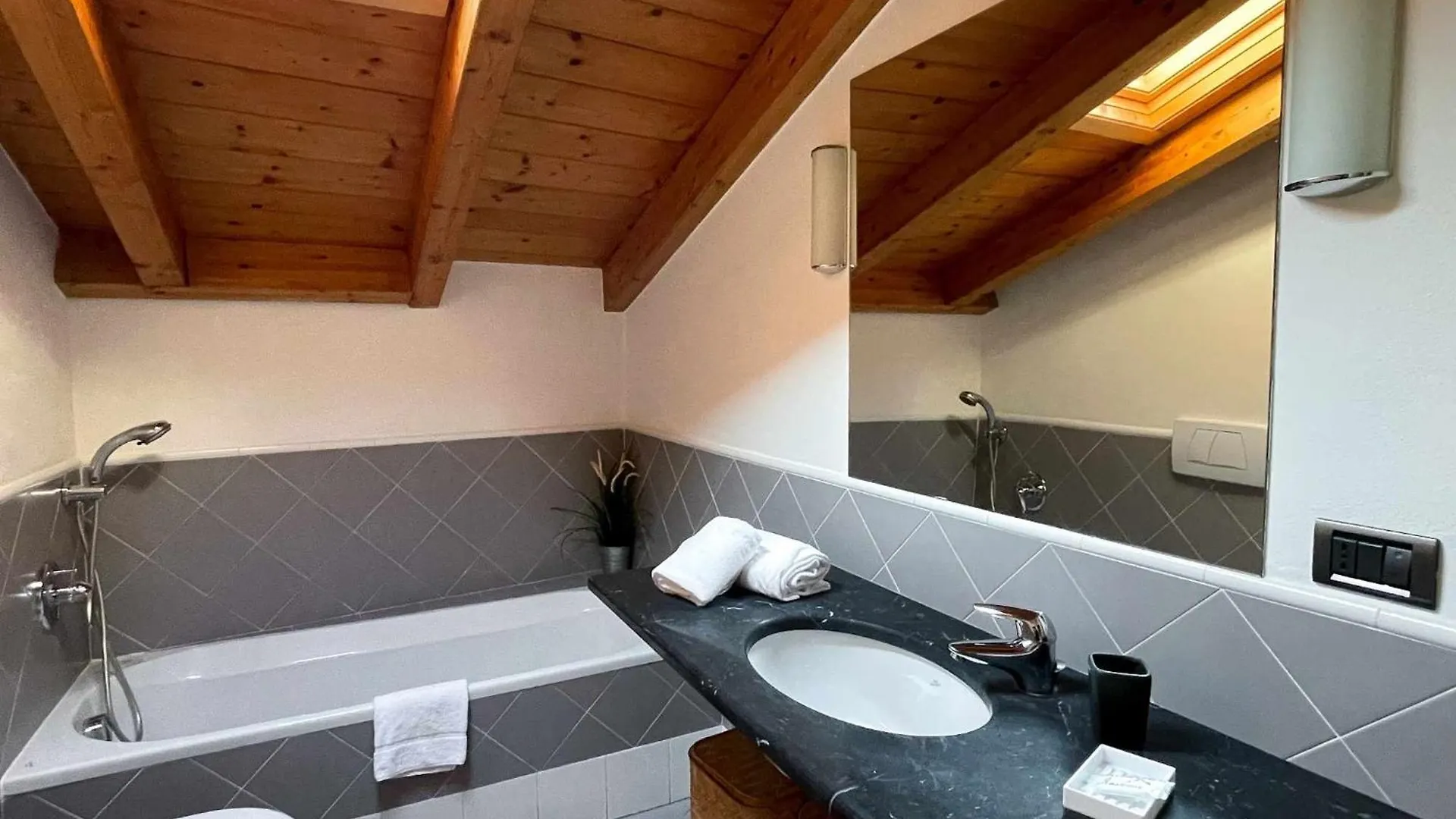 Plinio Center Town Apartment Белладжо Италия